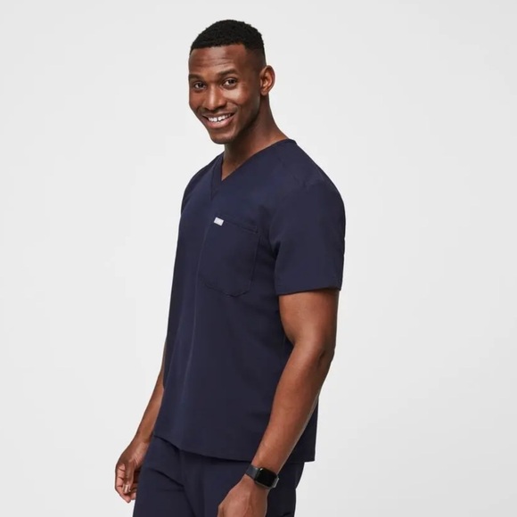 FIGS Leon Three-Pocket Scrub Top - Picture 2 of 6